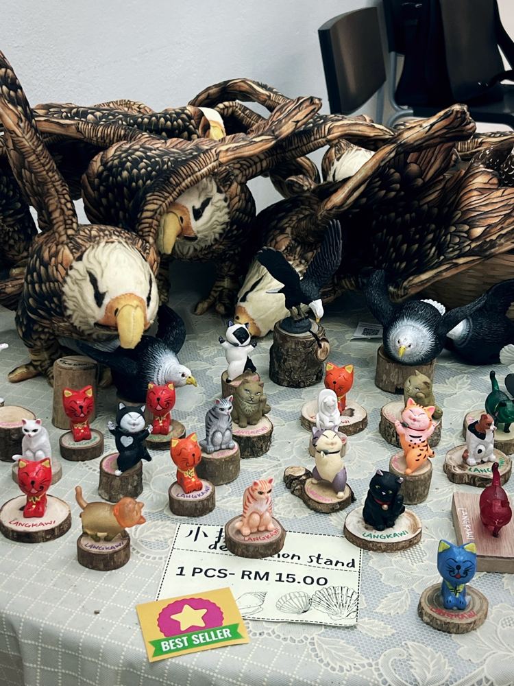 Eagle figurines and magnets